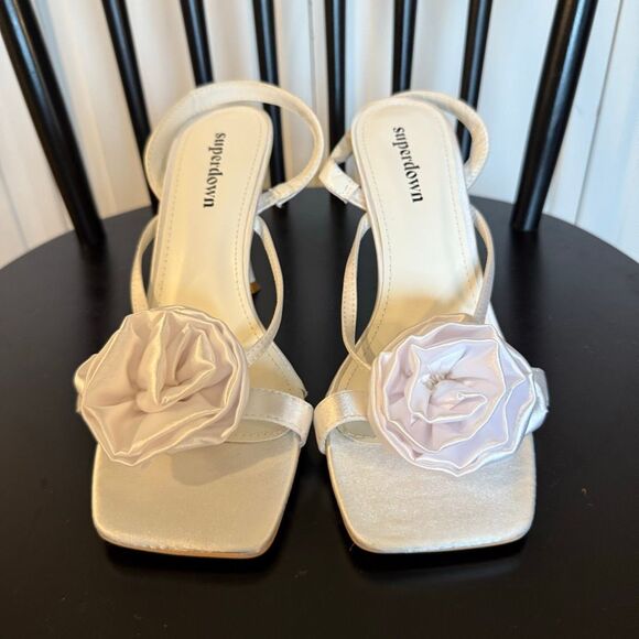 Revolve x Maggie Macdonald Superdown Minnie white satin rosette sandal heels 9 - Picture 5 of 11